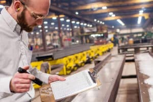 Qué hace un inspector de calidad industrial